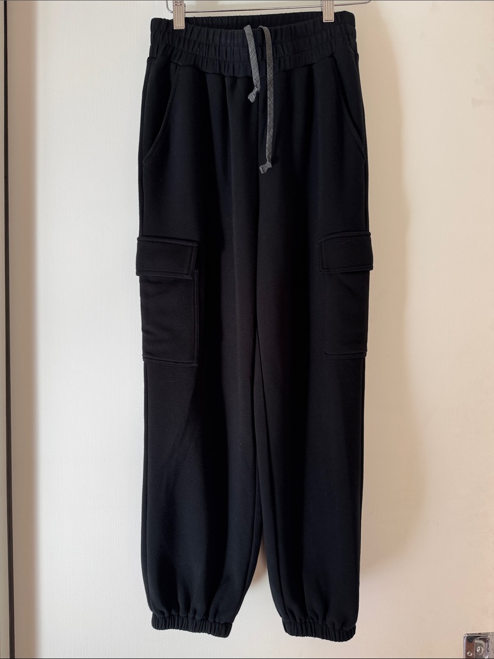 Varley Black Cargo Jogger Pants with Drawcord